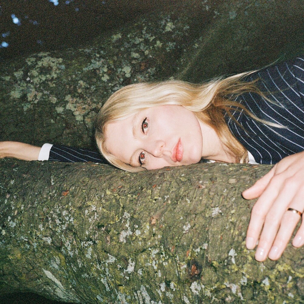 Alice Costelloe releases debut album 'Move On With The Year', out today on Moshi Moshi