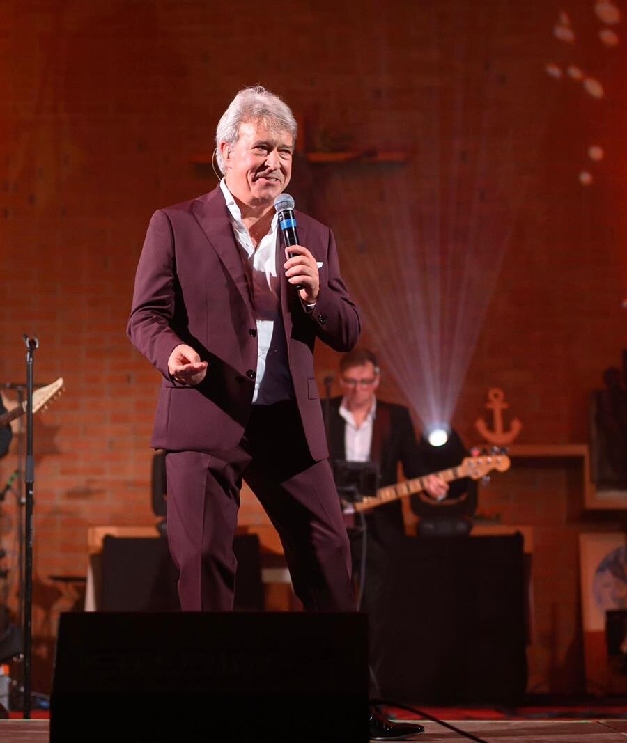 “Wat uitgekleed, maar wondermooi”: Garry Hagger staat alleen met piano in Fakkeltheater