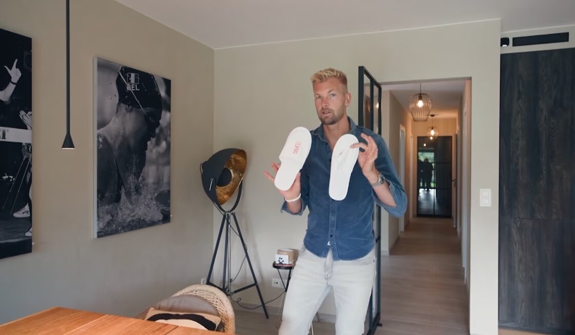 Ruben Van Gucht opent Komen Eten met opmerkelijke huisregel: "Ik heb voor iedereen slofjes van Komen Eten"