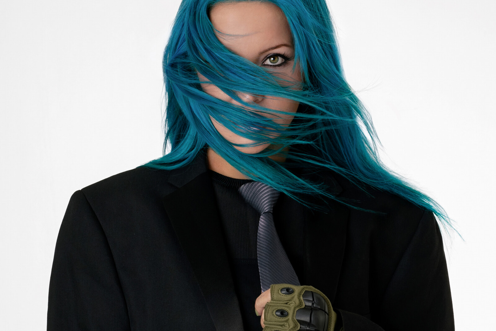 Charlotte Sands Reveals New Album 'Satellite'