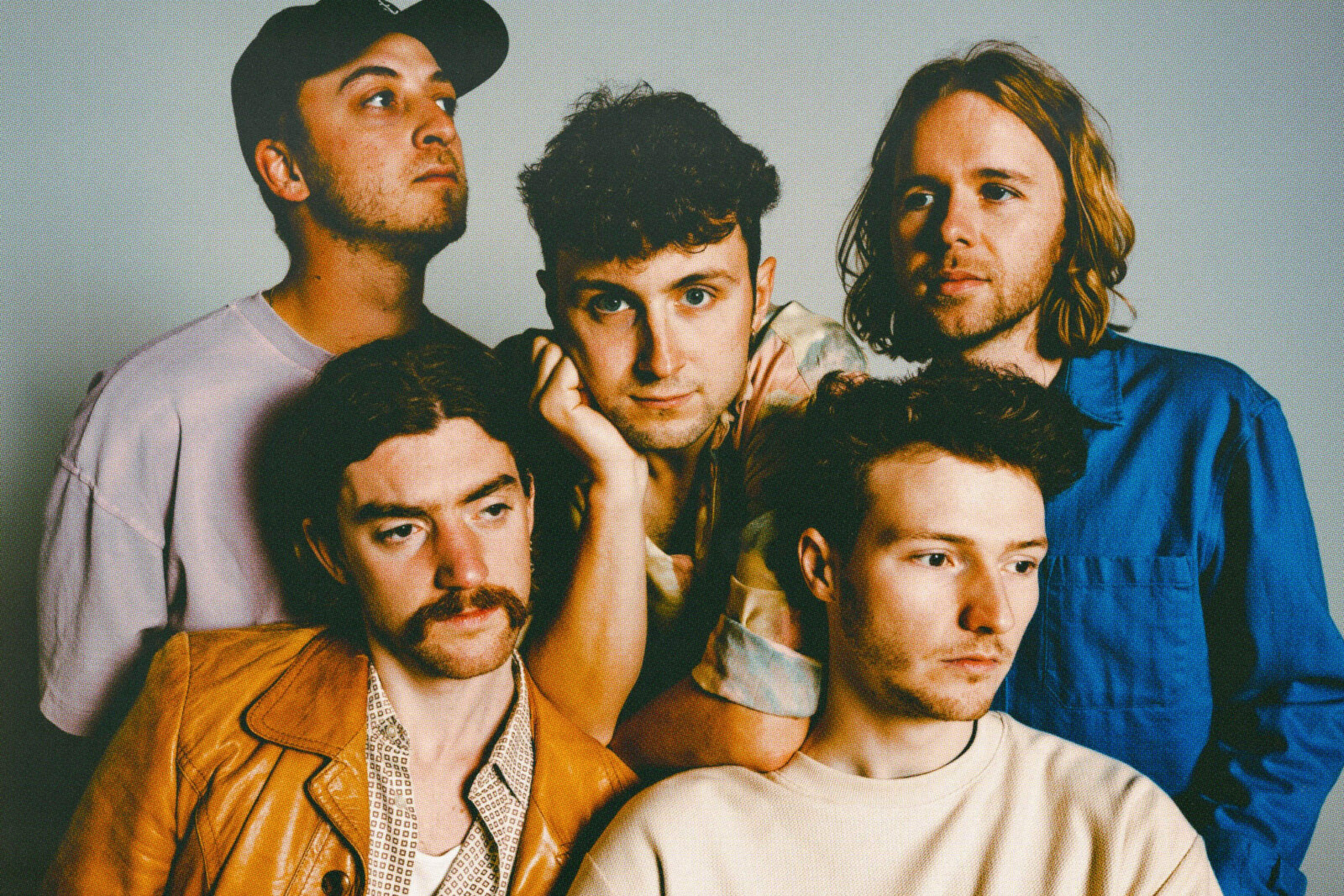 Oproer Shares "In Royal Blue" with live video in AB