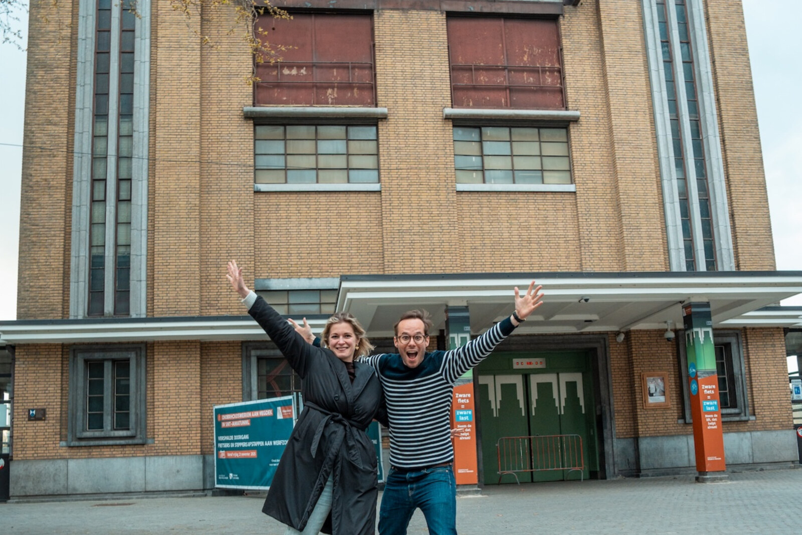 Na mini-concert van Laura Tesoro en andere zotte tips: Q-luisteraar Nathalie vindt Q-dj Vincent Fierens aan historische voetgangerstunnel in Antwerpen en wint een jacht