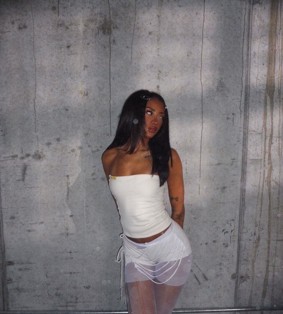 UK newcomer Ellie Allen rejects emotional manipulation on “LOVEBOMB”