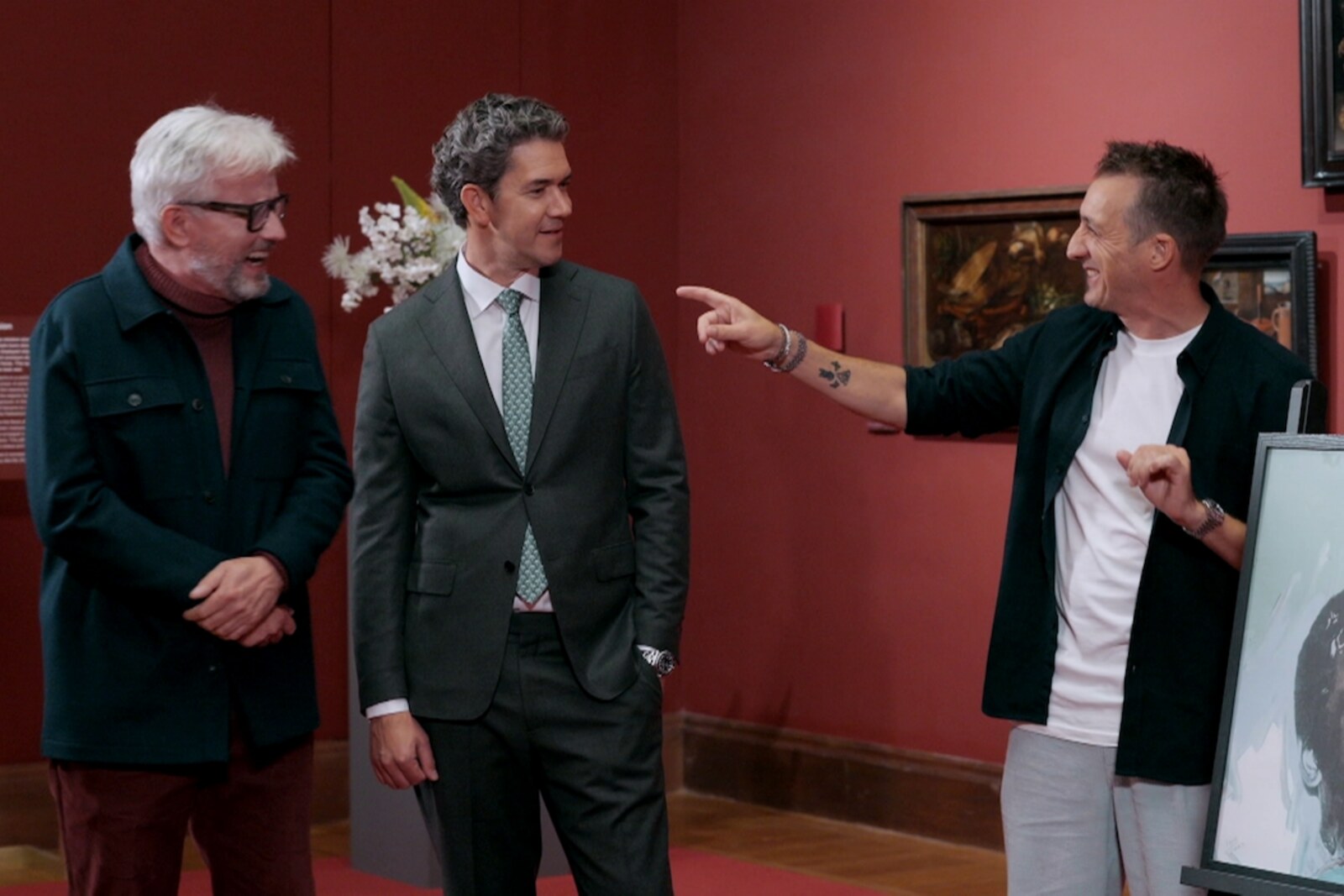 Andy Peelman bewaart zijn kunst op een wel heel bijzondere plek: “Onder mijn tapijt!”