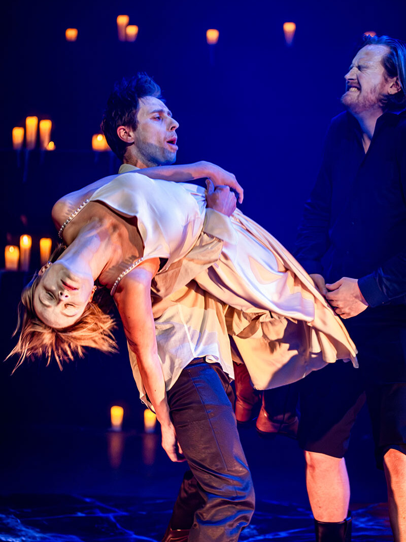 Jeugdige passie en rauwe tragiek: eerste blik op Romeo & Julia van één zee
