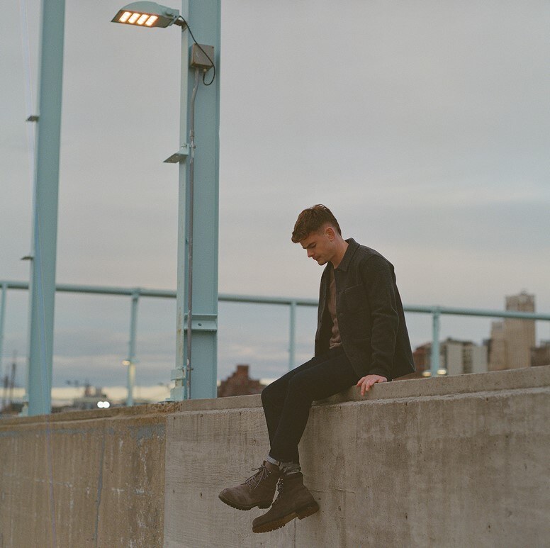 Darren Kiely Releases New Track "White Flag" 