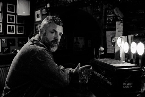 Mick Flannery brengt track I'll be out here uit
