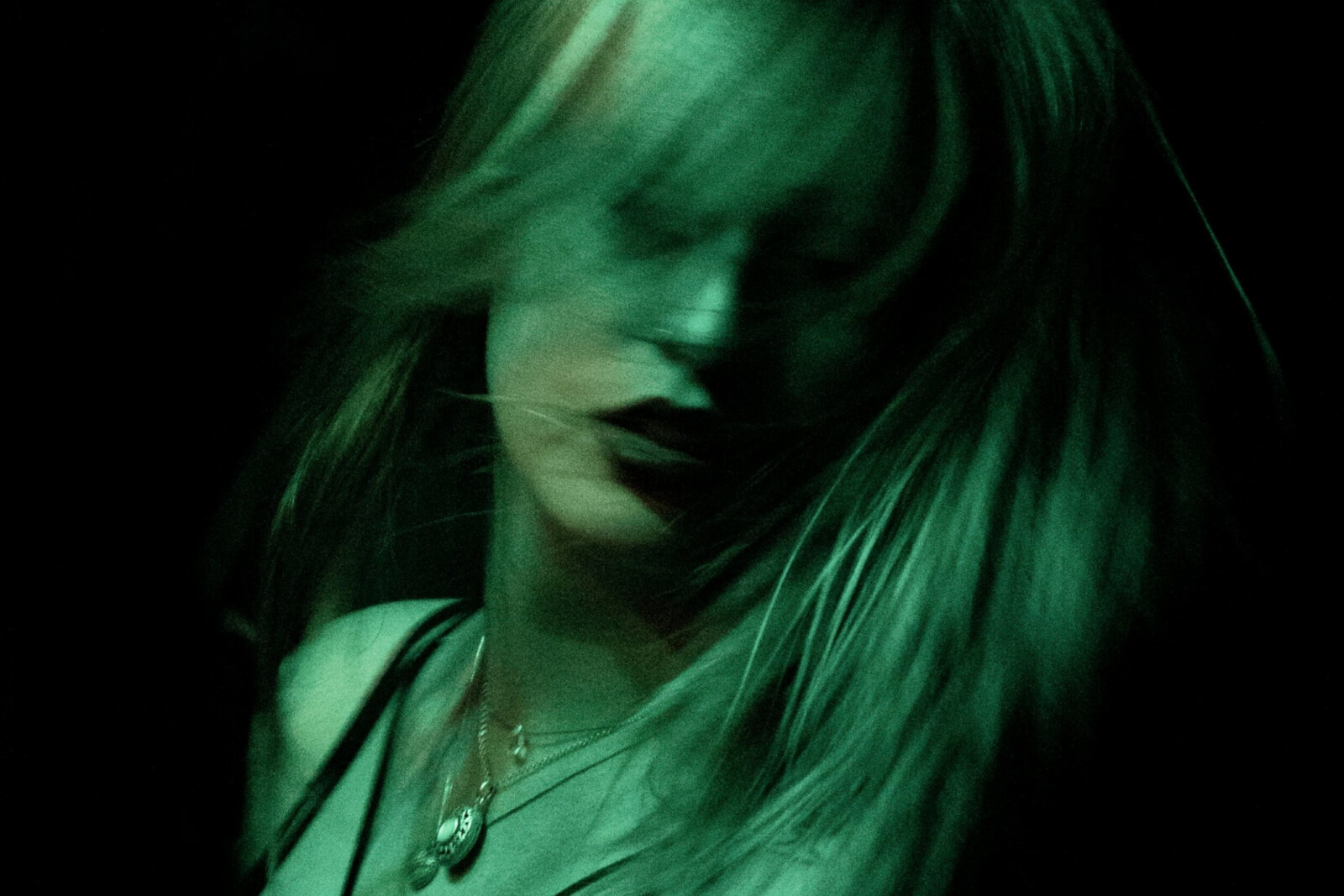 Amphettamine Releases "Romeo's Distress" Version and Dives into the Essence of Deathrock