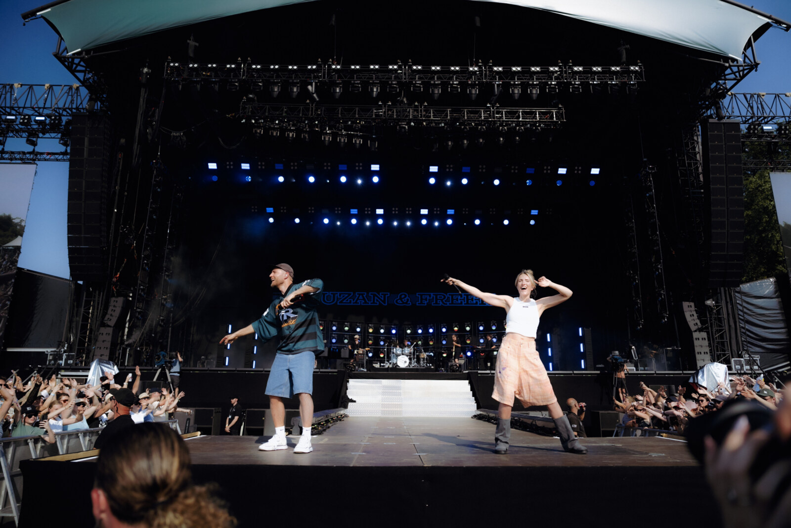 Live is Live opent warm, uitgelaten en groots met Robbie Williams