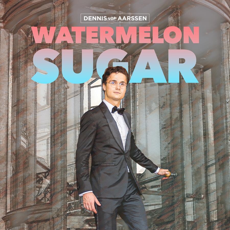 Popcrooner Dennis van Aarssen brengt swingversie van Harry Styles-klassieker ‘Watermelon Sugar’ na uitverkochte Duitse tournee