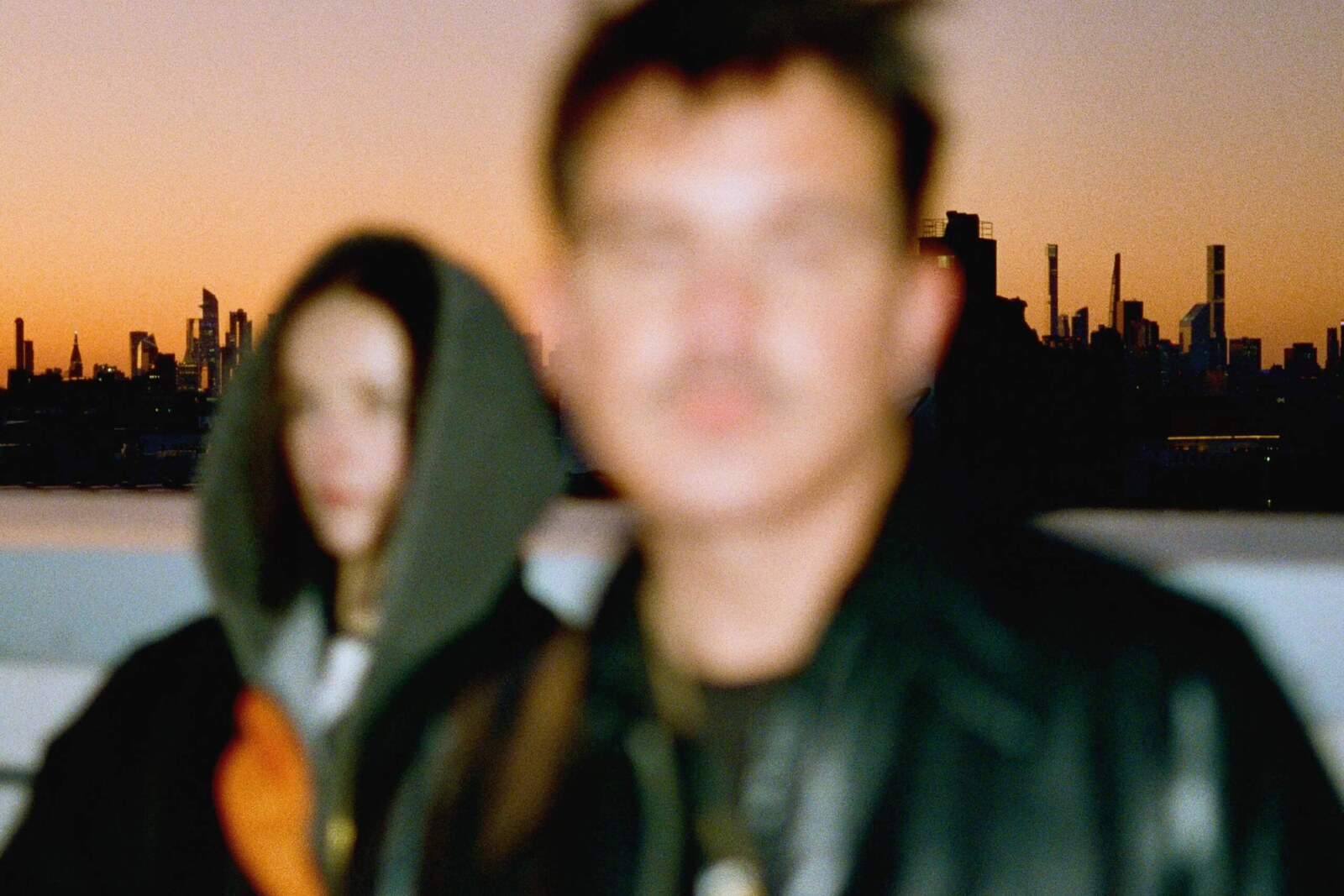 Ela Minus & Nick Léon announce collaborative EP 'qué les pasó a mis amigos?' - out 7 August