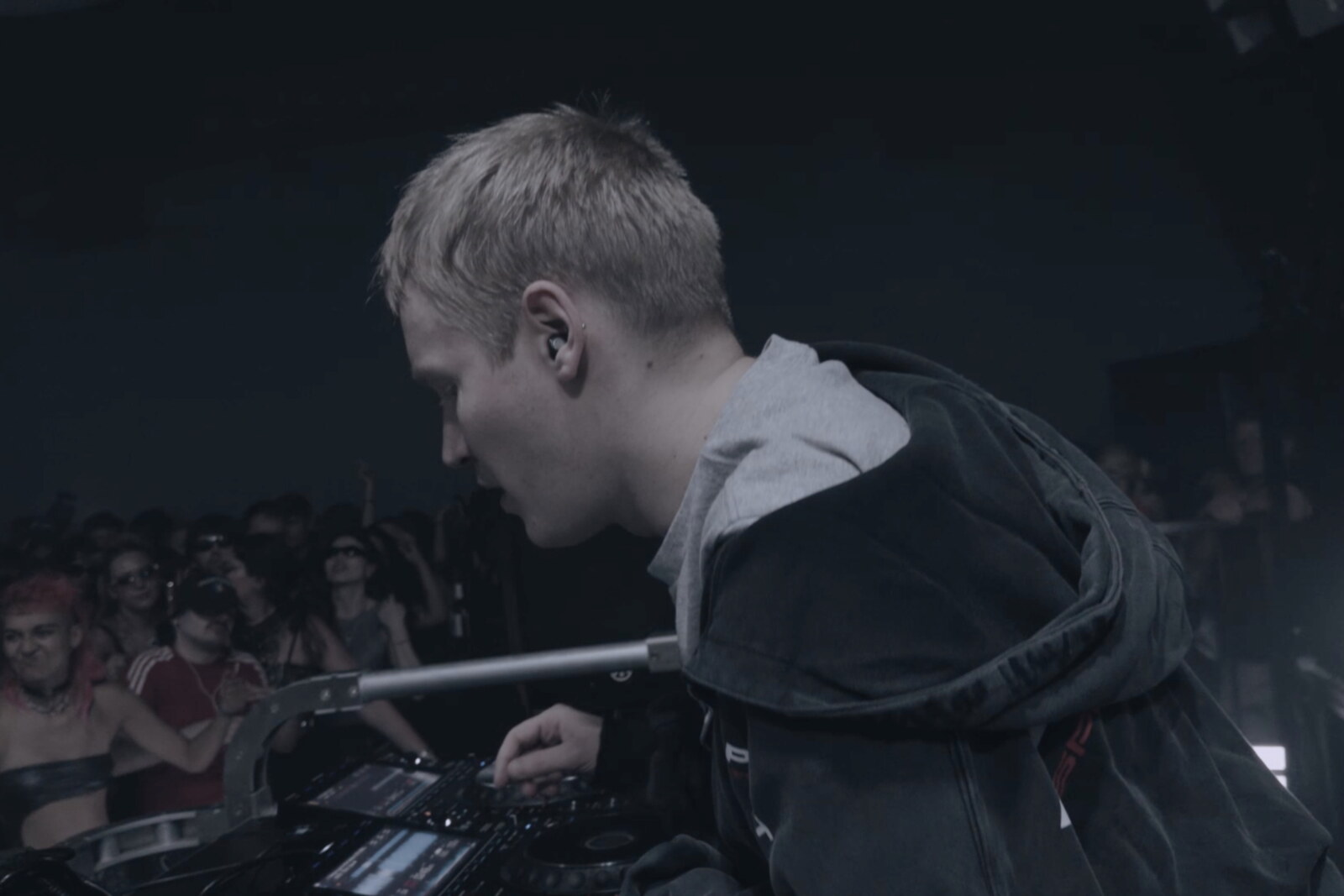 Brutalismus 3000 Releases New Music Video for "Kairo"