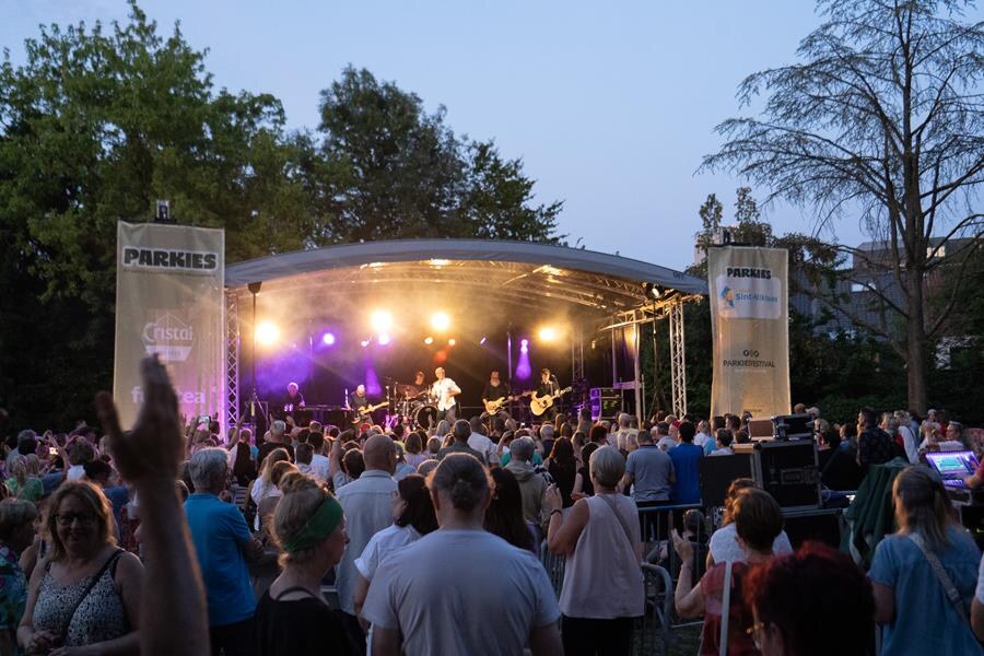 35ste editie Parkies lokt 285.000 bezoekers: “Formule van gratis muziek in het groen blijft een schot in de roos”