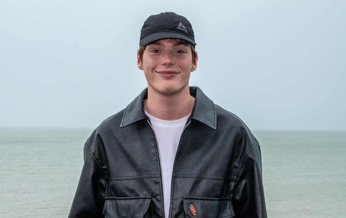 Bas Serra blikte vol vertrouwen vooruit naar de Zomerhit-finale: “Becky Hill gaf me een peptalk!”