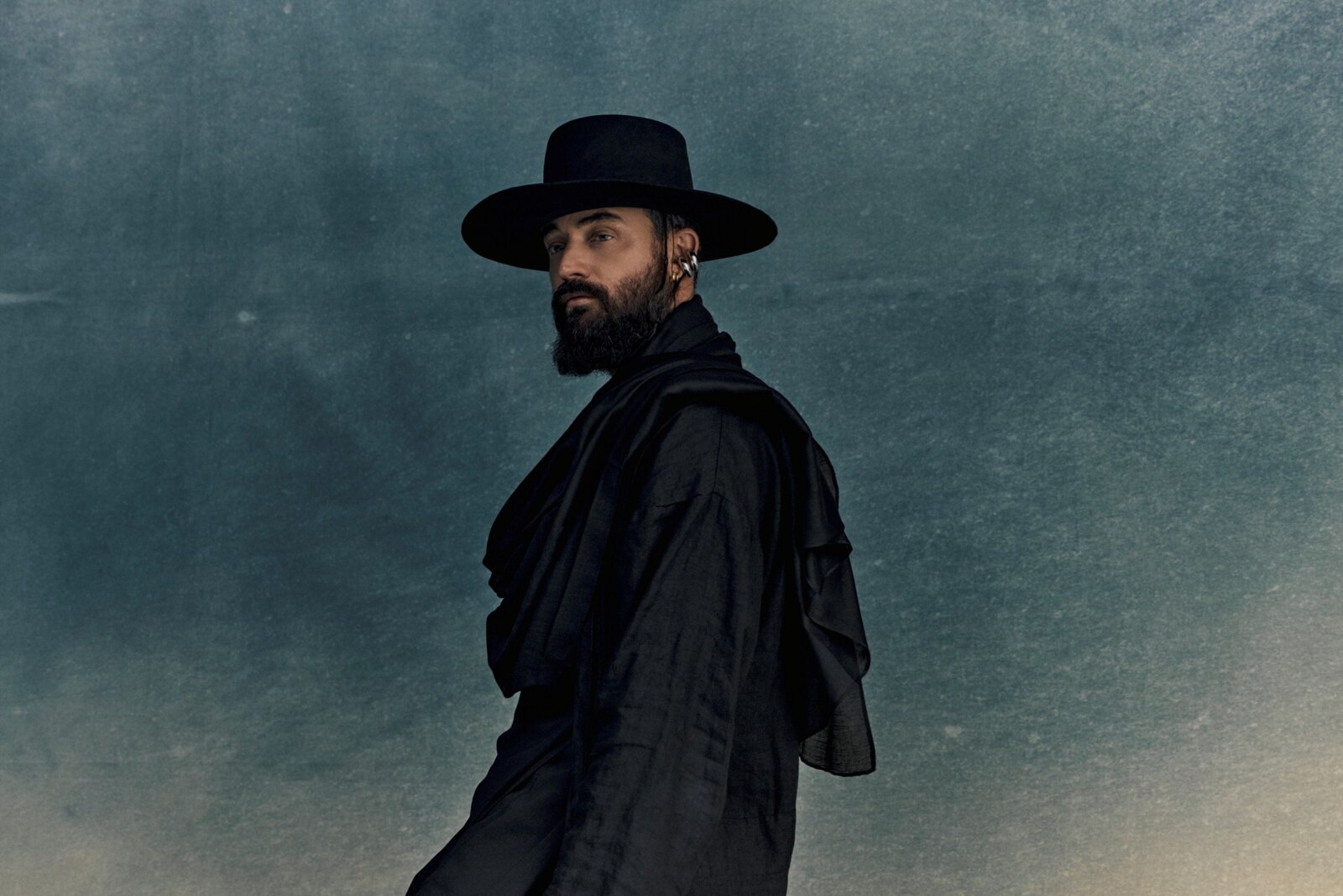RY X voor concert naar iconische Gashouder in Amsterdam