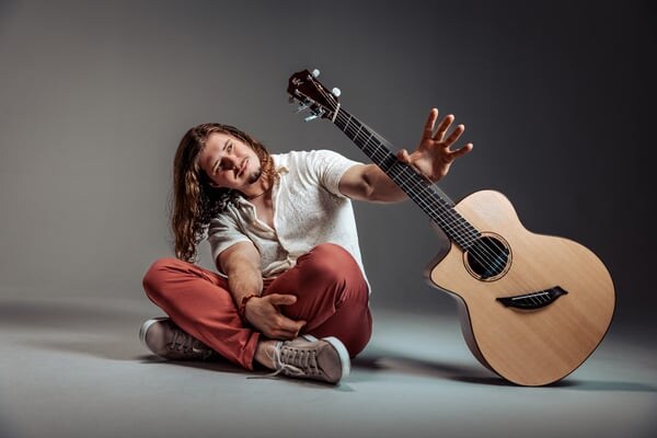 Fingerstyle Guitar Virtuoso Alexandr Misko Brings 'Final Boss' and Frankenstein Guitar to Sprawling North American Tour