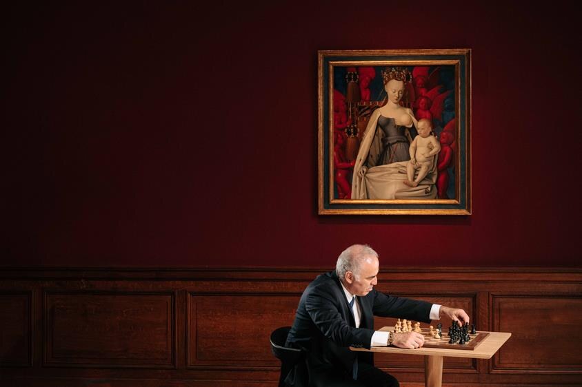 Proximus volgt schaakgrootmeester Garry Kasparov tijdens bezoek aan Antwerpen