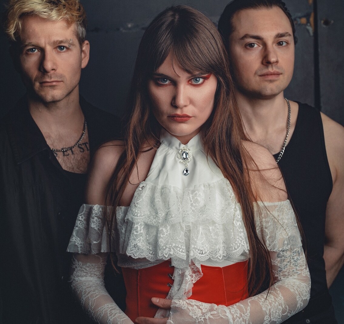 Calva Louise kondigt nieuwe single ‘La Promesa’ aan.
