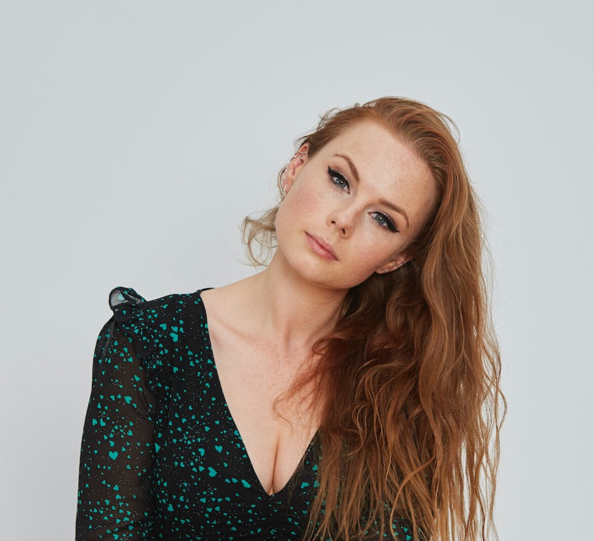 Roseanna releases beautiful love song 'Yes'