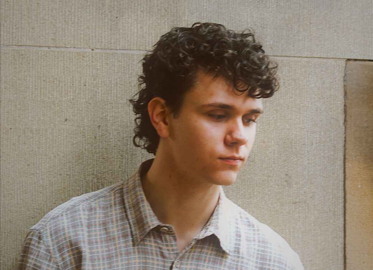Felix Hill returns with the poppy, drivetime alt-rock of 'Circumstance' - OUT NOW