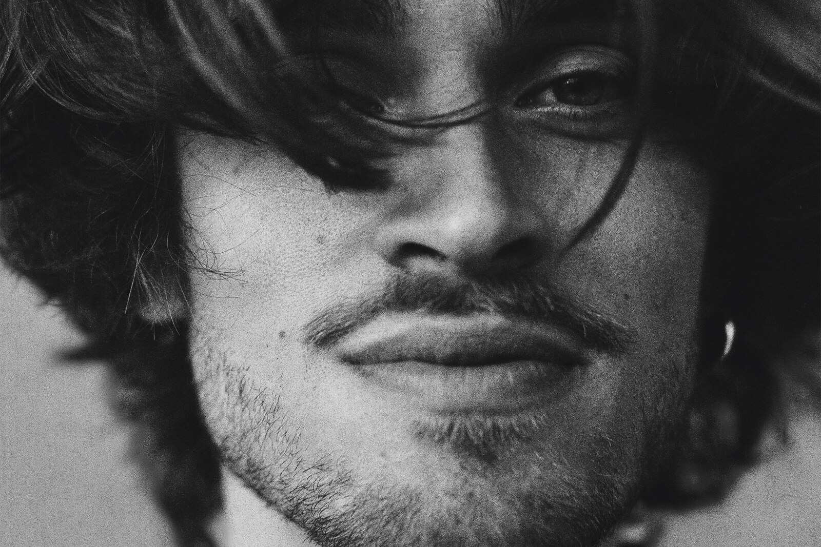 ISKANDER MOON keert terug met nieuwe single ‘Violet’
