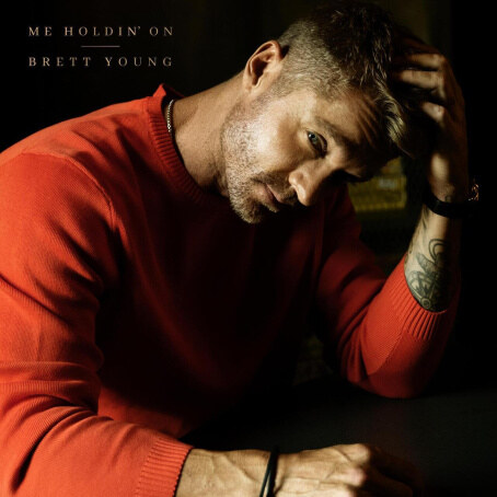 Brett Young releases new Single "Me Holdin' On"