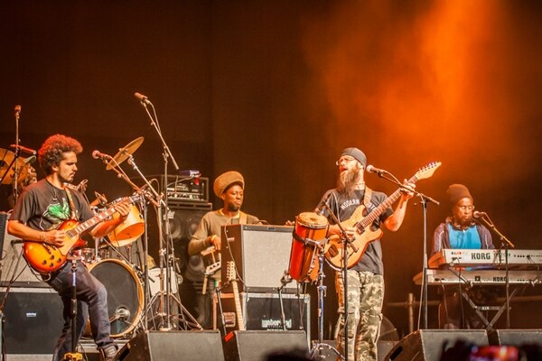Harrison Stafford and the Professor Crew @ Festival Mundial