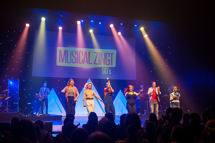 Musical zingt 90's @ theater Elckerlyc