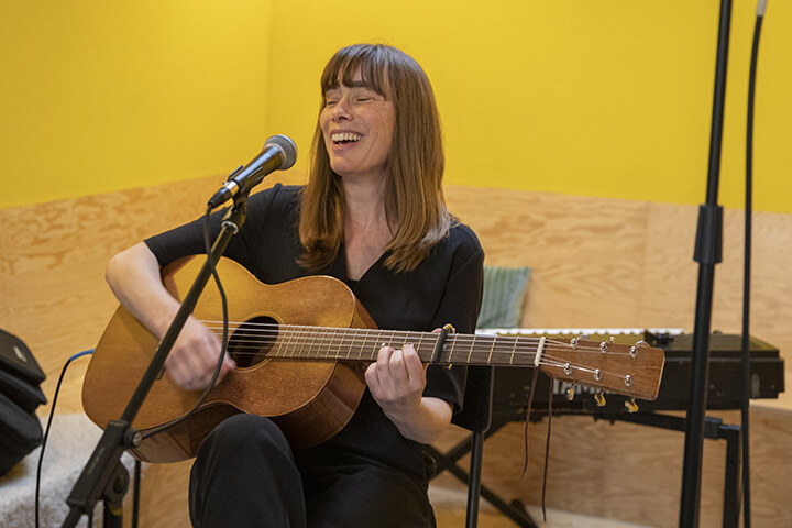 Neeka stelt nieuw album voor @ Buchbar Antwerpen
