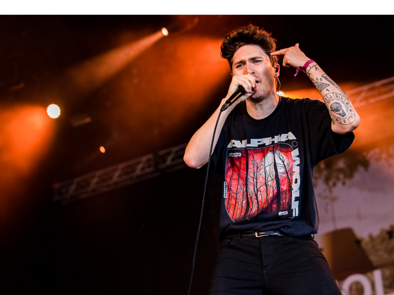 Holding Absence @ Jera On Air
