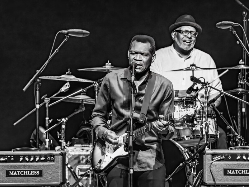 The Robert Cray Band Live in concert