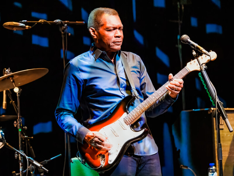 Robert Cray and Band In concert