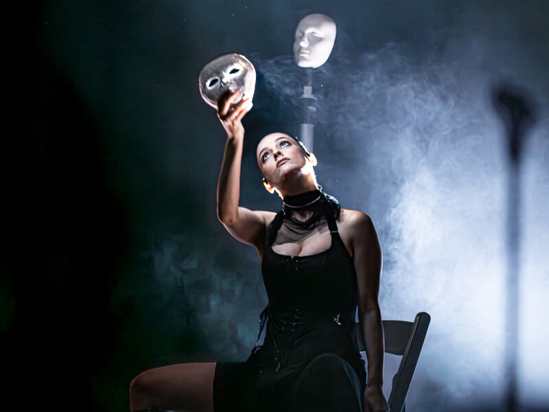 Banks @ Trix