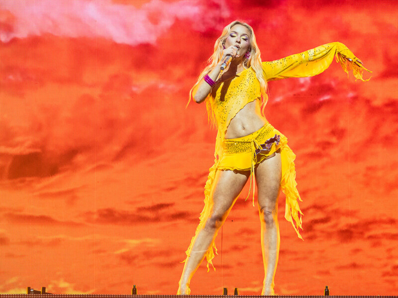 Zara Larsson - Midnight Sun Tour @ Lotto Arena