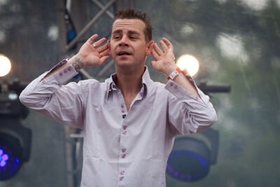 Sam gooris @ Pennenzakkenrock editie 2013, picture 2, photographed by Carine Wouters - FrontView Magazine