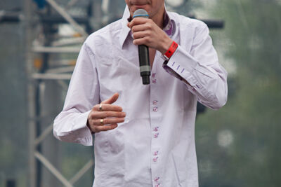 Sam gooris @ Pennenzakkenrock editie 2013, picture 5, photographed by Carine Wouters - FrontView Magazine
