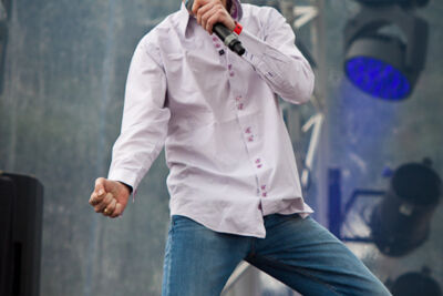 Sam gooris @ Pennenzakkenrock editie 2013, picture 7, photographed by Carine Wouters - FrontView Magazine