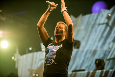 Q-Music De Foute Party 2013: podia, picture 1, photographed by Jonas Wallecan - FrontView Magazine