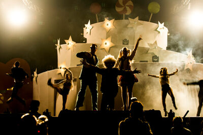 Q-Music De Foute Party 2013: podia, picture 19, photographed by Jonas Wallecan - FrontView Magazine