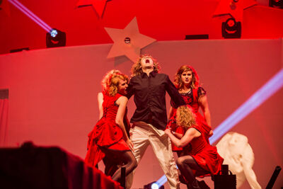 Q-Music De Foute Party 2013: podia, picture 20, photographed by Jonas Wallecan - FrontView Magazine