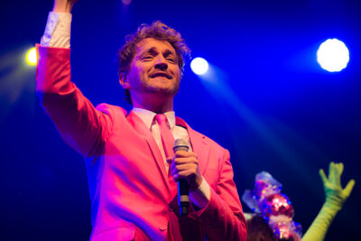 Q-Music De Foute Party 2013: podia, picture 37, photographed by Jonas Wallecan - FrontView Magazine