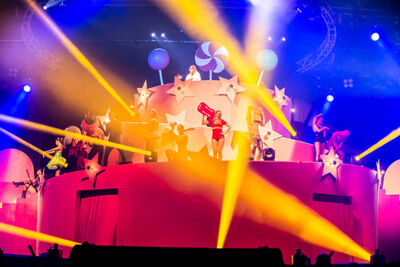 Q-Music De Foute Party 2013: podia, picture 45, photographed by Jonas Wallecan - FrontView Magazine