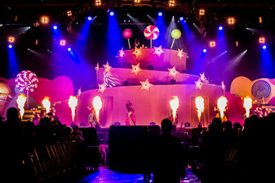 Q-Music De Foute Party 2013: podia, picture 60, photographed by Jonas Wallecan - FrontView Magazine