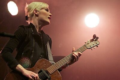 Trixie Whitley Genk on Stage 2013, picture 32, photographed by James Van Roosbroeck - FrontView Magazine