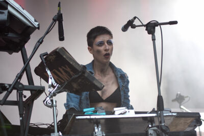 IAMX @ Les Ardentes, foto 2, foto's door Nick De Gregorio - FrontView Magazine