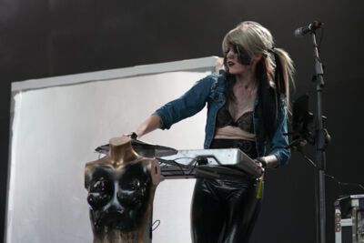 IAMX @ Les Ardentes, foto 4, foto's door Nick De Gregorio - FrontView Magazine