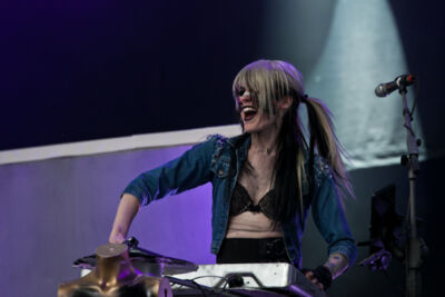 IAMX @ Les Ardentes, foto 16, foto's door Nick De Gregorio - FrontView Magazine