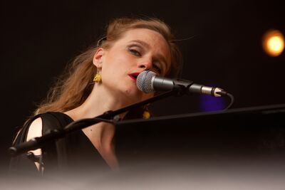 An Pierle Les Ardentes 2013, picture 13, photographed by Philippe Janssens - FrontView Magazine