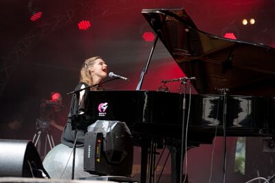 An Pierle Les Ardentes 2013, picture 21, photographed by Philippe Janssens - FrontView Magazine