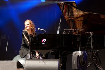 An Pierle Les Ardentes 2013, picture 27, photographed by Philippe Janssens - FrontView Magazine